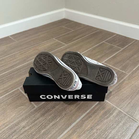 Converse Chuck Taylor All Star Sneaker in Optical White, size 6 women - Picture 8 of 11